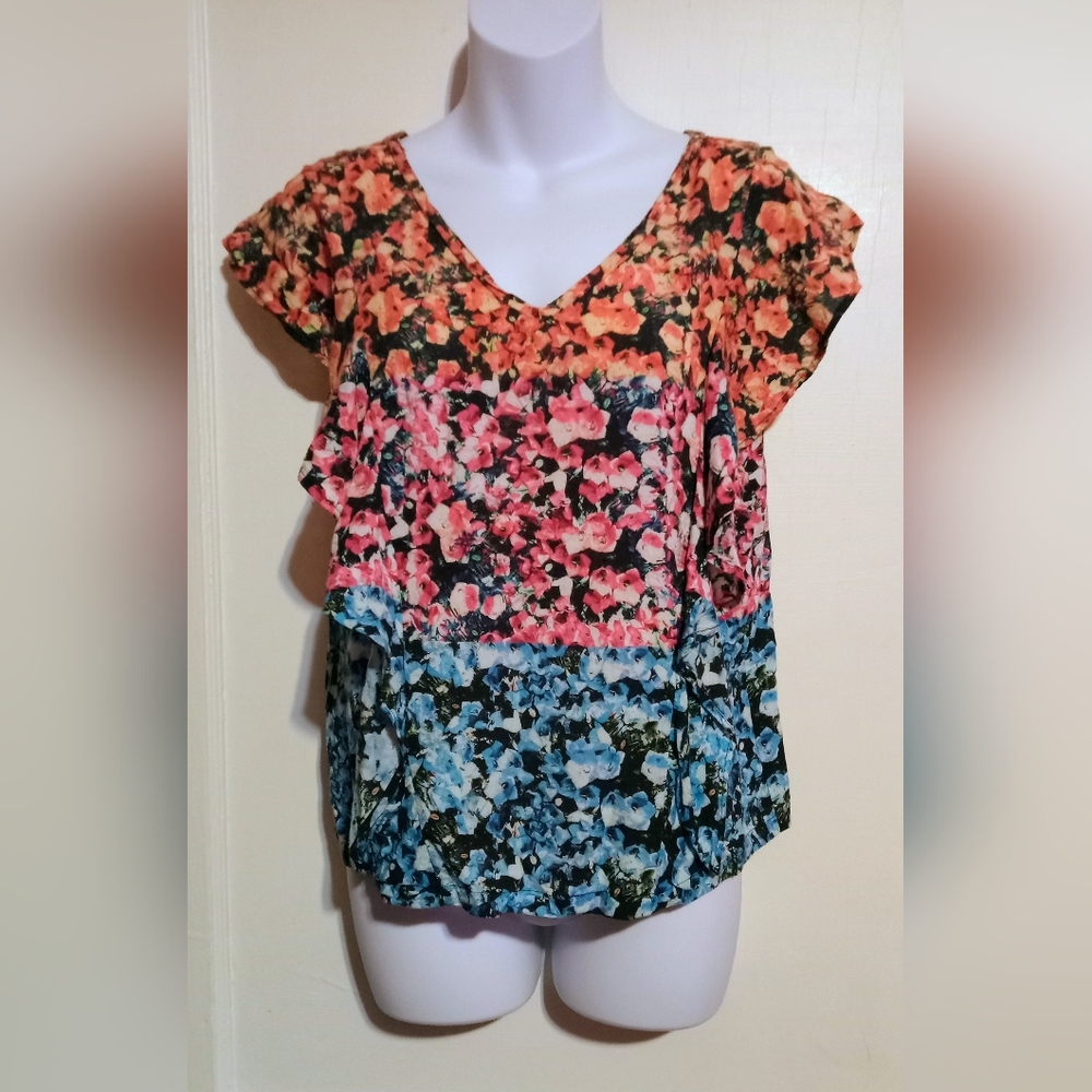 🛍️ BUNDLE ONLY 🛍️Hinge Multicolored Floral Top